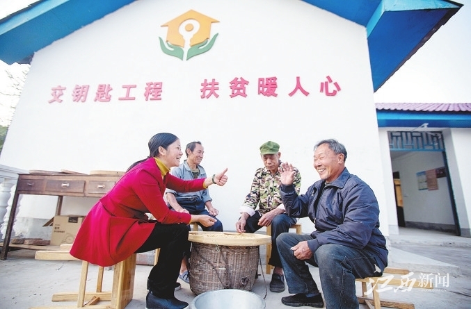 驻村工作队员在动态调整期间更是熬更守夜