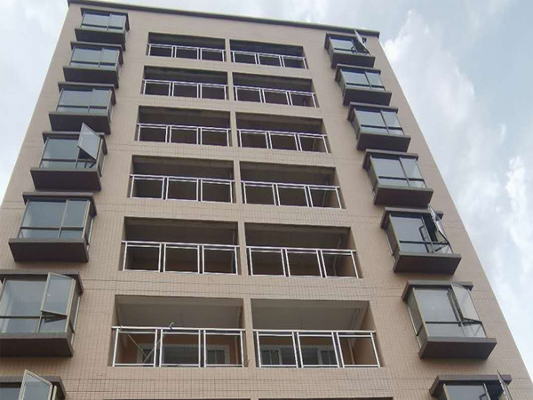 大岭山地铁口金桔华府特价三房26.8万一套起