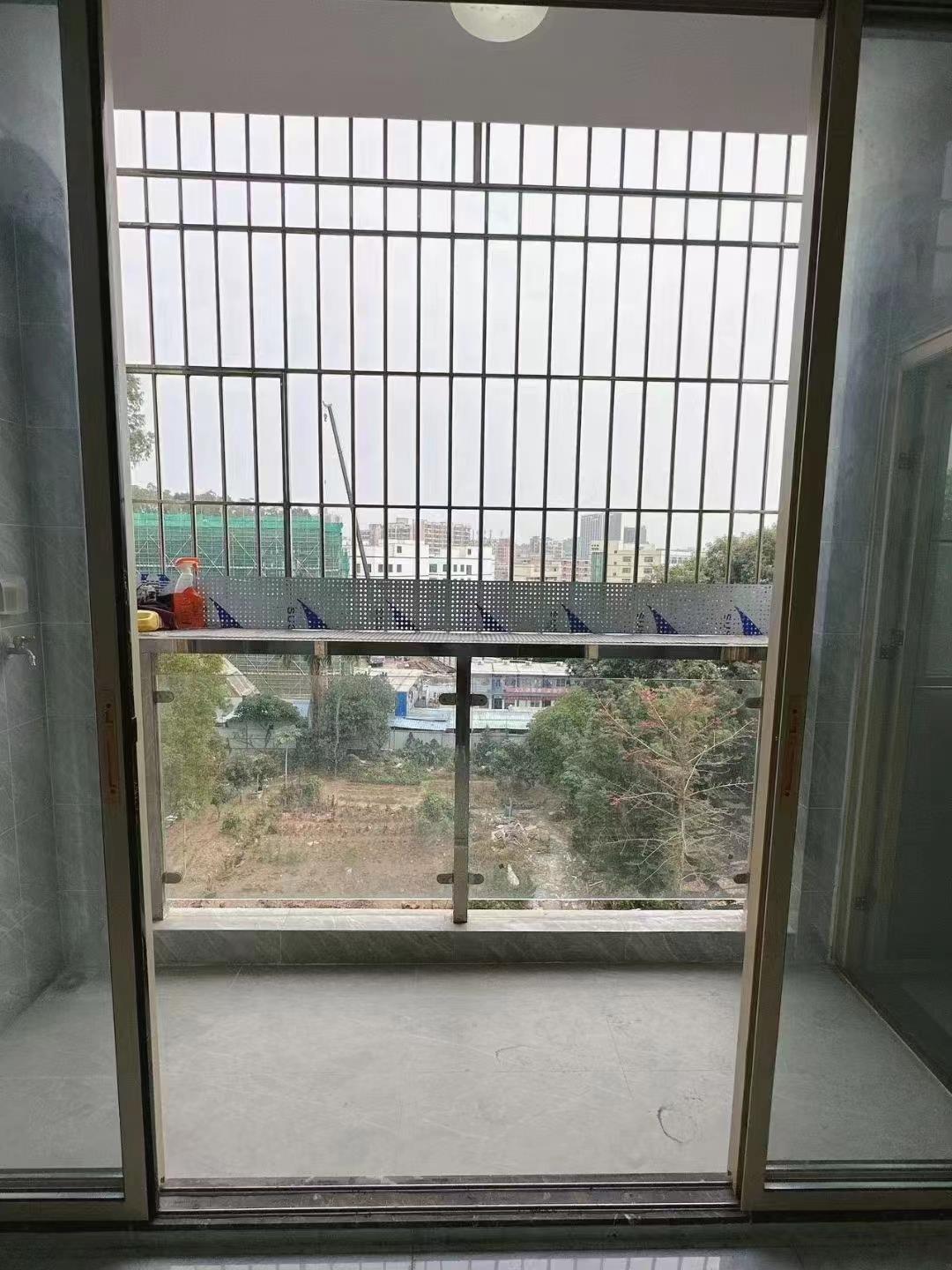 龙华中心上合花园里